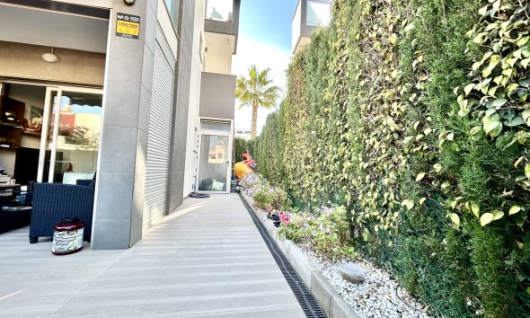 Revente - Apartment -
Punta Prima - Costa Blanca