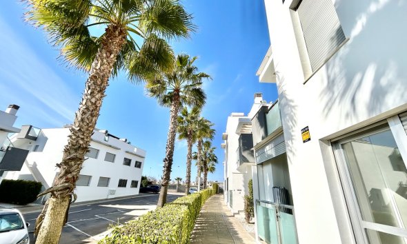 Revente - Apartment -
Punta Prima - Costa Blanca