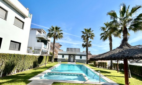 Revente - Apartment -
Punta Prima - Costa Blanca