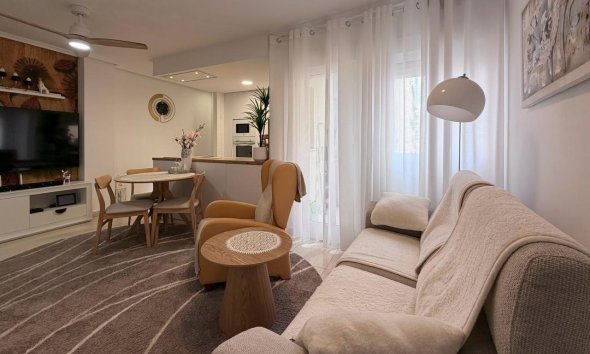 Revente - Apartment -
Torrevieja - Centro