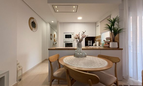 Revente - Apartment -
Torrevieja - Centro