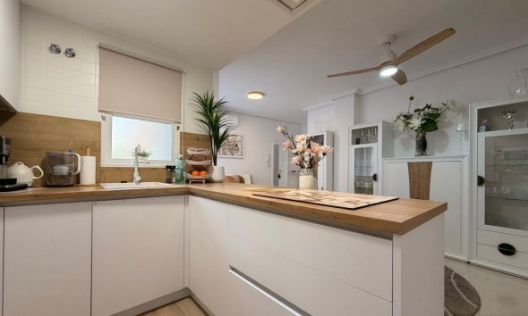 Revente - Apartment -
Torrevieja - Centro