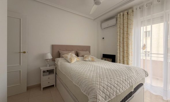 Revente - Apartment -
Torrevieja - Centro