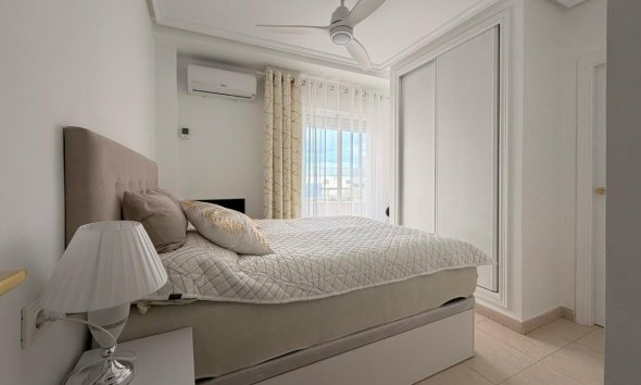 Revente - Apartment -
Torrevieja - Centro