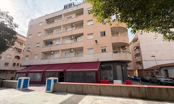 Revente - Apartment -
Torrevieja - Centro
