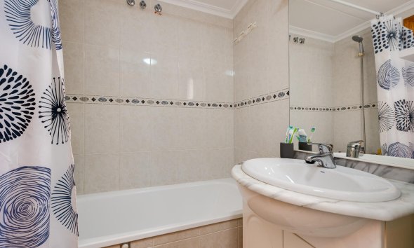 Revente - Apartment -
Torrevieja - Estacion De Autobuses