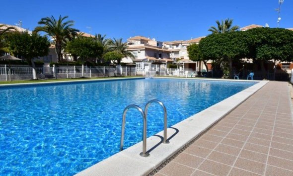 Resale - Bungalow -
Orihuela Costa - La Zenia