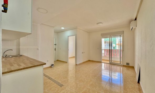 Revente - Apartment -
Torrevieja - Centro