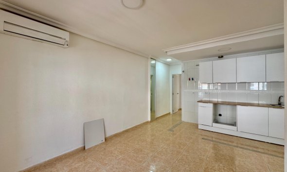 Revente - Apartment -
Torrevieja - Centro