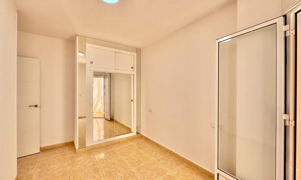 Revente - Apartment -
Torrevieja - Centro