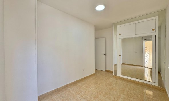 Revente - Apartment -
Torrevieja - Centro