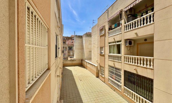 Revente - Apartment -
Torrevieja - Centro