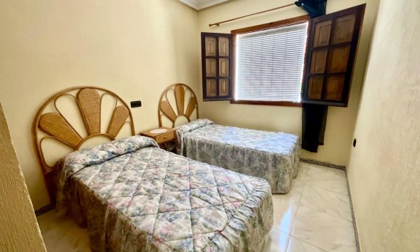 Resale - Bungalow -
Torrevieja - Torreblanca