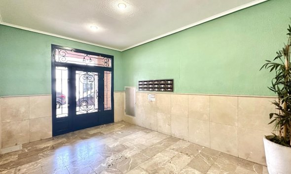 Revente - Apartment -
Torrevieja - Centro
