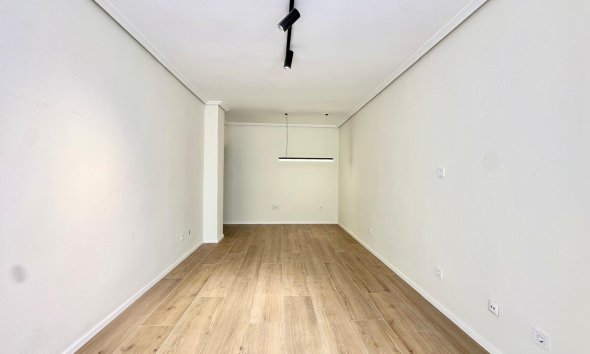 Revente - Apartment -
Torrevieja - Centro