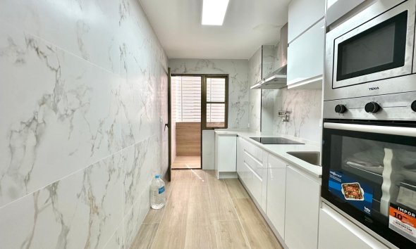 Revente - Apartment -
Torrevieja - Centro