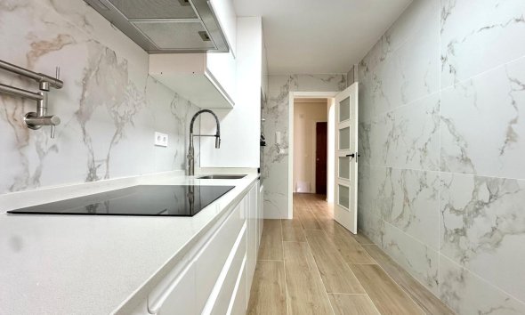 Revente - Apartment -
Torrevieja - Centro