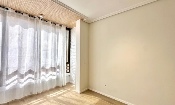 Revente - Apartment -
Torrevieja - Centro