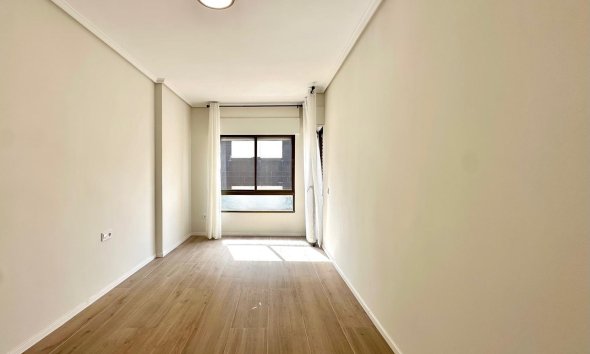 Revente - Apartment -
Torrevieja - Centro