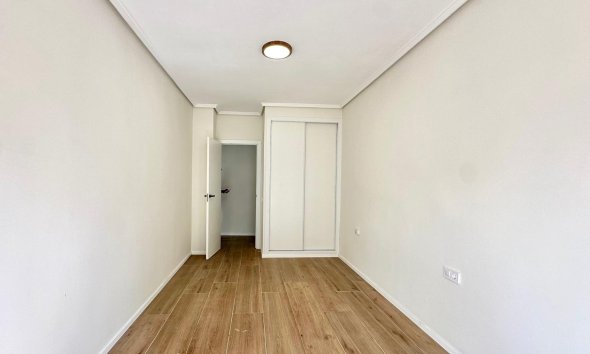 Revente - Apartment -
Torrevieja - Centro