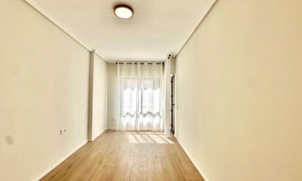 Revente - Apartment -
Torrevieja - Centro