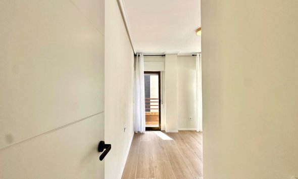 Revente - Apartment -
Torrevieja - Centro