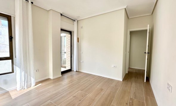 Revente - Apartment -
Torrevieja - Centro