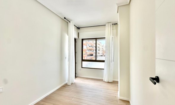 Revente - Apartment -
Torrevieja - Centro