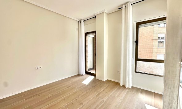 Revente - Apartment -
Torrevieja - Centro