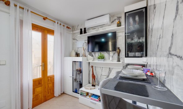 Resale - Bungalow -
Torrevieja - La Siesta - El Salado - Torreta