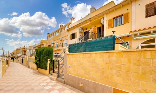 Resale - Bungalow -
Torrevieja - La Siesta - El Salado - Torreta