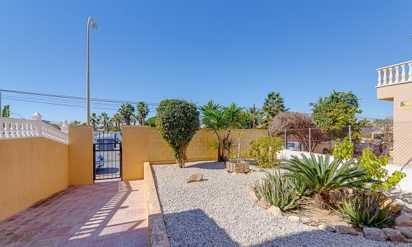 Resale - Bungalow -
Torrevieja - La Siesta - El Salado - Torreta