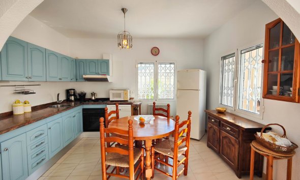 Resale - Bungalow -
Torrevieja - Costa Blanca