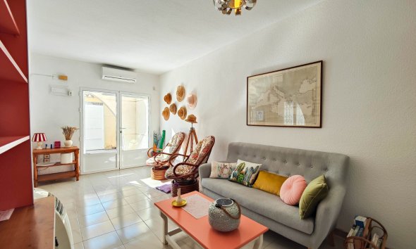 Resale - Bungalow -
Torrevieja - Costa Blanca