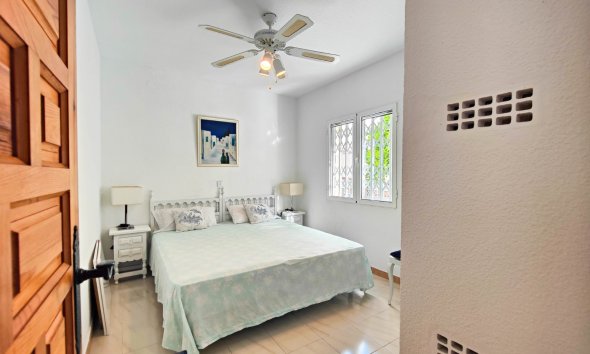 Resale - Bungalow -
Torrevieja - Costa Blanca