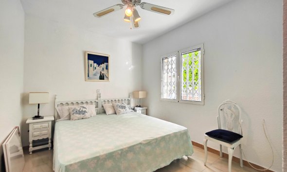 Resale - Bungalow -
Torrevieja - Costa Blanca
