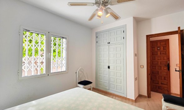 Resale - Bungalow -
Torrevieja - Costa Blanca