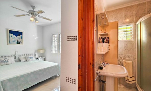 Resale - Bungalow -
Torrevieja - Costa Blanca