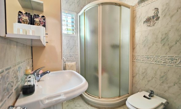 Resale - Bungalow -
Torrevieja - Costa Blanca