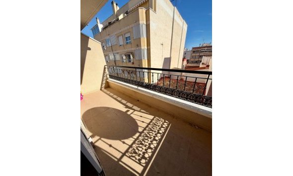 Revente - Villa -
Torrevieja - Centro