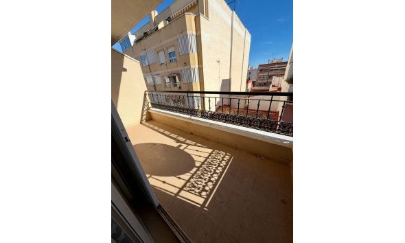 Revente - Villa -
Torrevieja - Centro