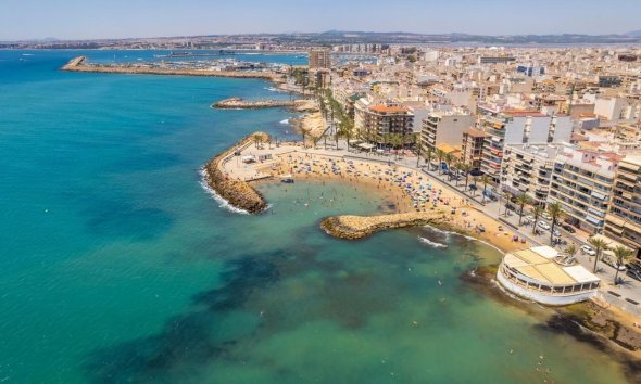 Revente - Villa -
Torrevieja - Centro
