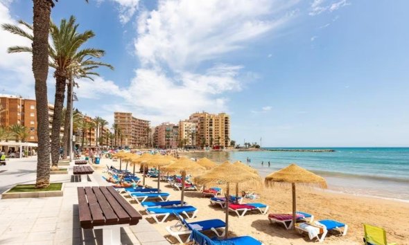 Revente - Villa -
Torrevieja - Centro