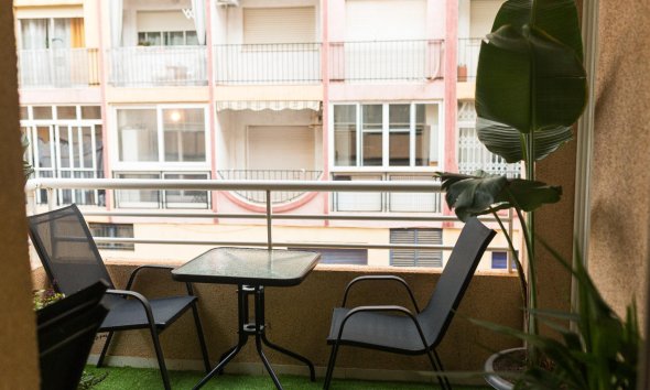 Revente - Apartment -
Torrevieja - Centro