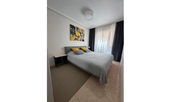 Revente - Apartment -
Torrevieja - Centro