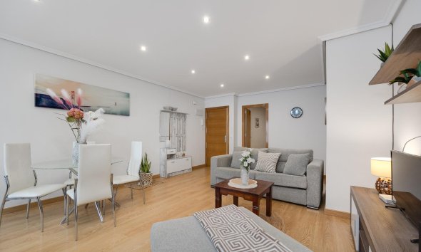 Revente - Apartment -
Torrevieja - Centro