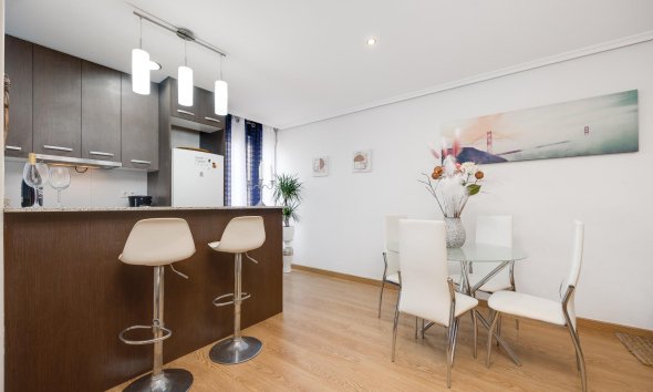 Revente - Apartment -
Torrevieja - Centro