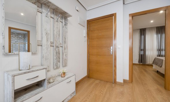 Revente - Apartment -
Torrevieja - Centro