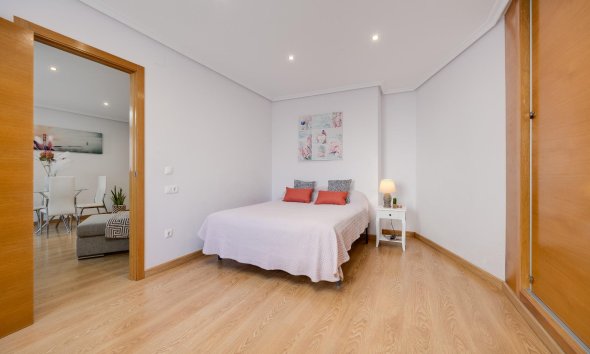 Revente - Apartment -
Torrevieja - Centro