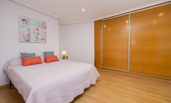 Revente - Apartment -
Torrevieja - Centro